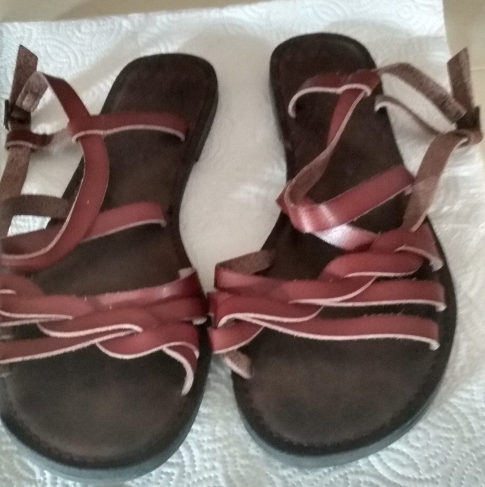 Time and Tru Leather Sandals